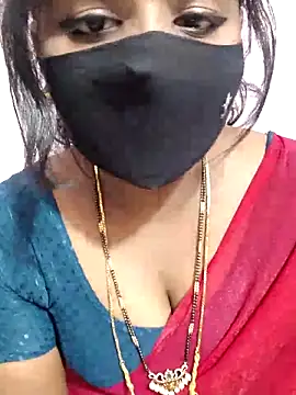 Snapshot of louise92 chatting on February 2025 05:26:02 PM louise92 online show from February 2025 05:26:02 PM