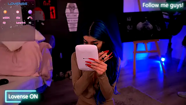 AriaVoss online show from October 2025 10:33:01 PM