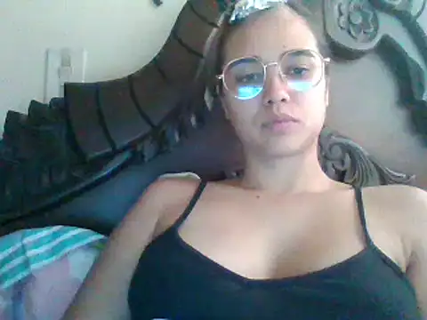 Snapshot of trianabell chatting on December 2024 03:31:02 PM trianabell online show from December 2024 03:31:02 PM