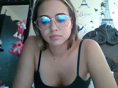 Snapshot of trianabell chatting on January 2025 07:54:01 PM trianabell online show from January 2025 07:54:01 PM