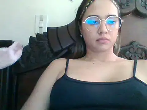Snapshot of trianabell chatting on January 2025 05:51:01 PM trianabell online show from January 2025 05:51:01 PM