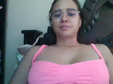 Snapshot of trianabell chatting on February 2025 05:39:01 PM trianabell online show from February 2025 05:39:01 PM