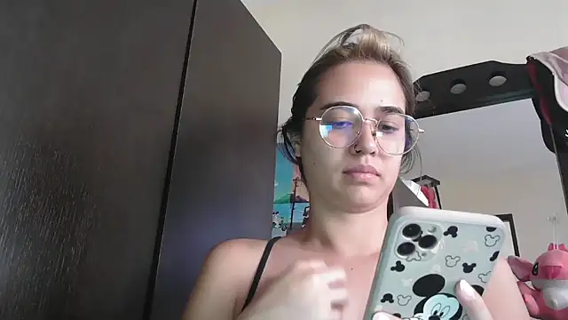 Snapshot of trianabell chatting on March 2026 03:00:01 PM trianabell online show from March 2026 03:00:01 PM