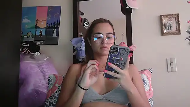 Snapshot of trianabell chatting on April 2026 04:35:01 PM trianabell online show from April 2026 04:35:01 PM