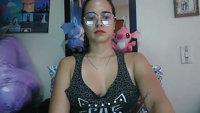 Snapshot of trianabell chatting on April 2026 07:58:02 PM trianabell online show from April 2026 07:58:02 PM