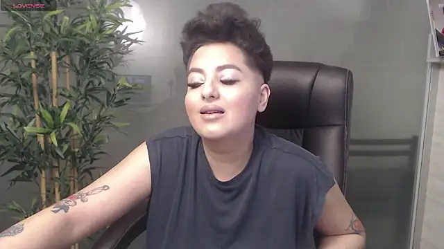 BustyAllyy online show from January 2025 09:42:02 PM