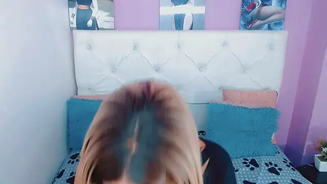 Snapshot of Amanda_bigx chatting on February 2026 03:48:02 AM Amanda bigx online show from February 2026 03:48:02 AM