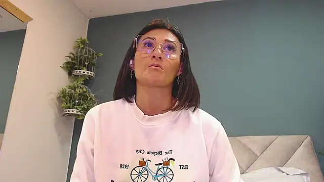 SharisWillian online show from December 2025 03:57:01 AM