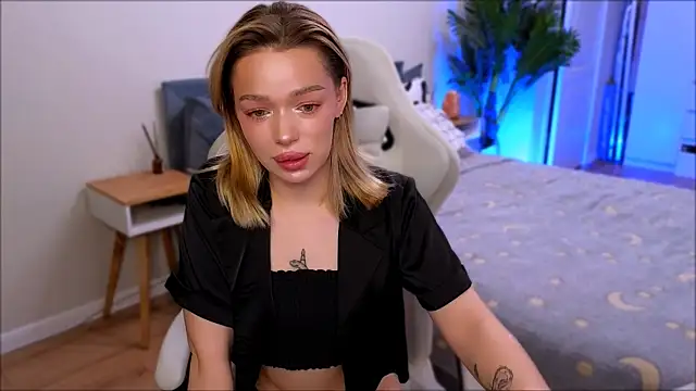 Lily Yin online show from December 2025 05:24:01 AM