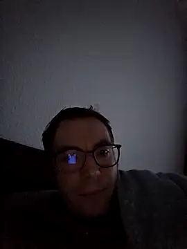 Schnubby1 online show from December 2025 03:07:01 PM