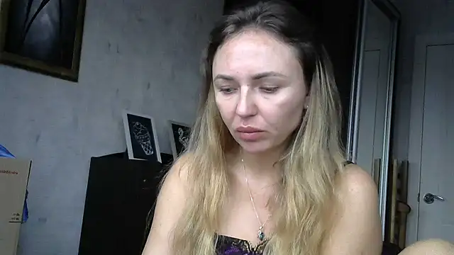 AngelinaLove28 online show from November 2025 08:03:01 AM