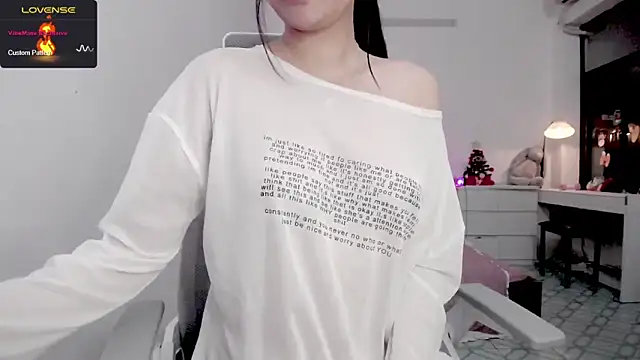 Snapshot of _OMO_ chatting on March 2025 05:49:02 PM OMO online show from March 2025 05:49:02 PM