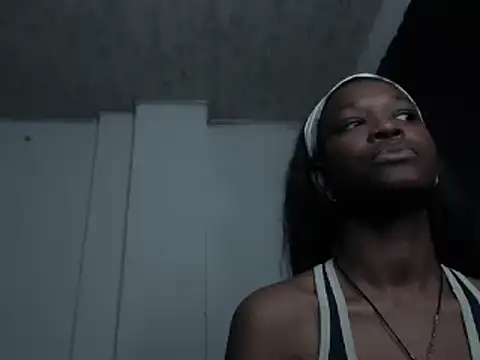 Snapshot of CarolinneMoor chatting on December 2024 12:52:01 AM CarolinneMoor online show from December 2024 12:52:01 AM