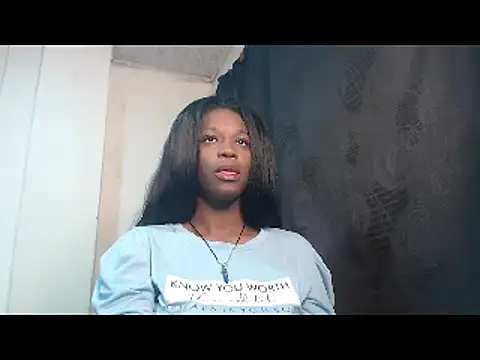 Snapshot of CarolinneMoor chatting on December 2024 01:43:01 AM CarolinneMoor online show from December 2024 01:43:01 AM