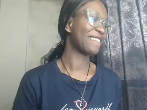 Snapshot of CarolinneMoor chatting on January 2025 11:57:01 AM CarolinneMoor online show from January 2025 11:57:01 AM