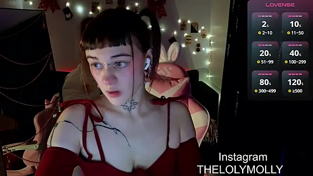 Snapshot of LolyMolli chatting on December 2024 01:58:01 PM LolyMolli online show from December 2024 01:58:01 PM