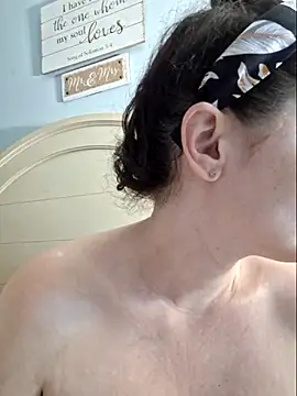 MilfyMrsRobinson online show from February 2025 11:19:02 PM