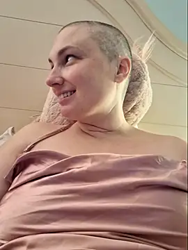 Snapshot of MilfyMrsRobinson chatting on May 2026 12:16:02 AM MilfyMrsRobinson online show from May 2026 12:16:02 AM