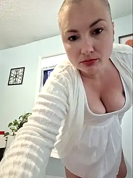 Snapshot of MilfyMrsRobinson chatting on May 2026 12:04:02 PM MilfyMrsRobinson online show from May 2026 12:04:02 PM