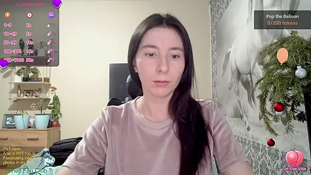 Snapshot of Wowpornoo chatting on December 2024 03:28:01 PM Wowpornoo online show from December 2024 03:28:01 PM