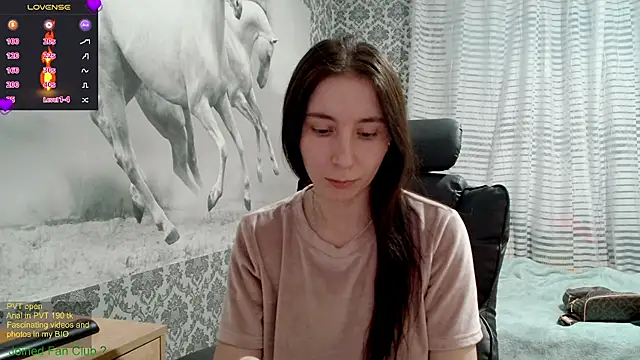 Snapshot of Wowpornoo chatting on February 2025 12:28:01 PM Wowpornoo online show from February 2025 12:28:01 PM