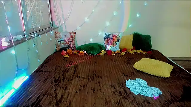 Snapshot of LizaSenri chatting on September 2025 07:29:01 PM LizaSenri online show from September 2025 07:29:01 PM