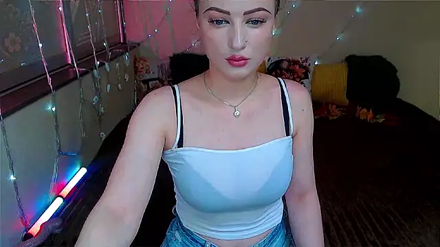 Snapshot of LizaSenri chatting on October 2025 06:35:02 AM LizaSenri online show from October 2025 06:35:02 AM