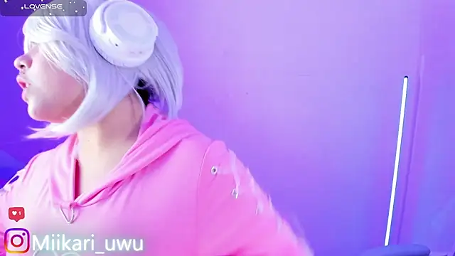 Ahri Elderwood online show from April 2026 04:07:02 AM