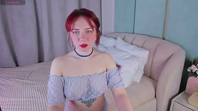 Snapshot of Love_is_Lola chatting on January 2025 01:13:02 AM Love is Lola online show from January 2025 01:13:02 AM