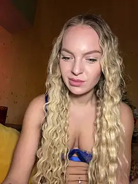 Snapshot of ChiaraVixen chatting on December 2024 12:13:01 PM ChiaraVixen online show from December 2024 12:13:01 PM