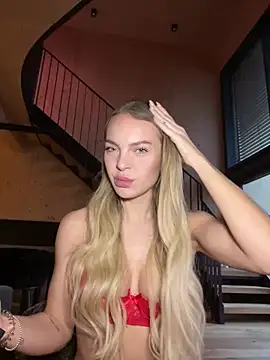 Snapshot of ChiaraVixen chatting on January 2025 07:06:01 AM ChiaraVixen online show from January 2025 07:06:01 AM