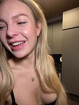 Snapshot of ChiaraVixen chatting on February 2025 06:25:02 AM ChiaraVixen online show from February 2025 06:25:02 AM