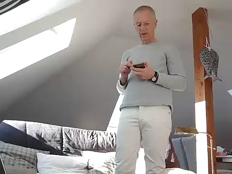 maxmueller321 online show from March 2026 09:26:02 AM