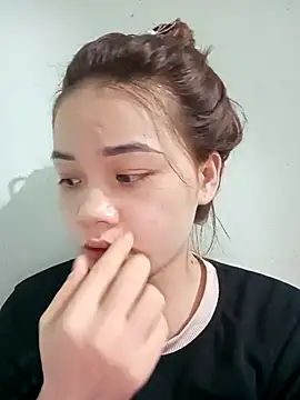 Ngoc-Trinh online show from January 2025 05:11:01 AM