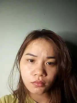 Ngoc-Trinh online show from February 2025 05:09:01 PM