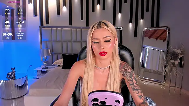 HannaConnor  online show from April 2026 07:45:01 PM