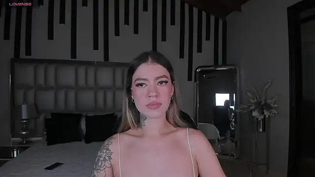 ViolettHansson online show from November 2025 06:52:02 PM