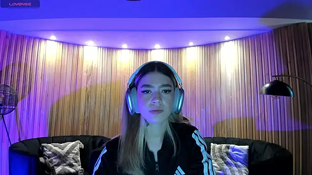 ViolettHansson online show from March 2026 06:14:01 PM