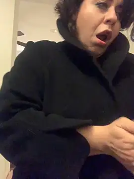 Snapshot of holyeroticss chatting on December 2025 08:52:01 AM holyeroticss online show from December 2025 08:52:01 AM