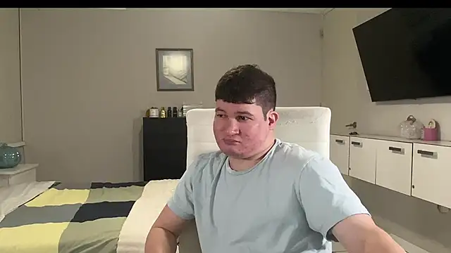 Lorenzo hernandez online show from November 2025 10:10:02 PM