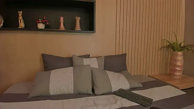 IrisBaker online show from February 2025 10:47:02 PM