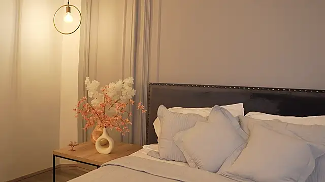 IrisBaker online show from April 2026 10:25:02 PM