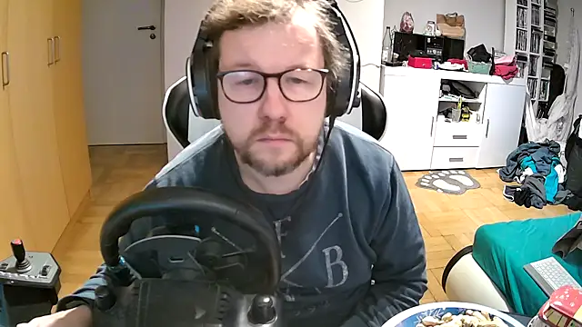 larsgessner30 online show from October 2025 03:49:01 PM