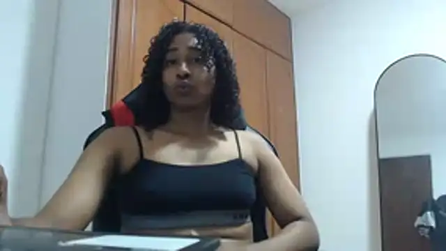 Snapshot of yohatinelly07 chatting on January 2026 01:42:02 AM yohatinelly07 online show from January 2026 01:42:02 AM