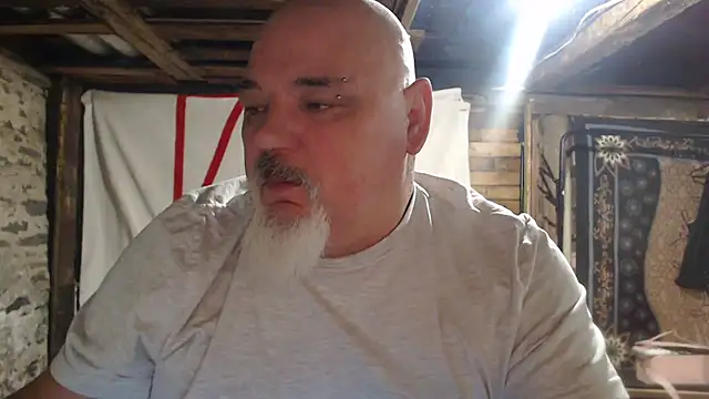 Newfiesausage1972 online show from January 2026 09:36:01 AM