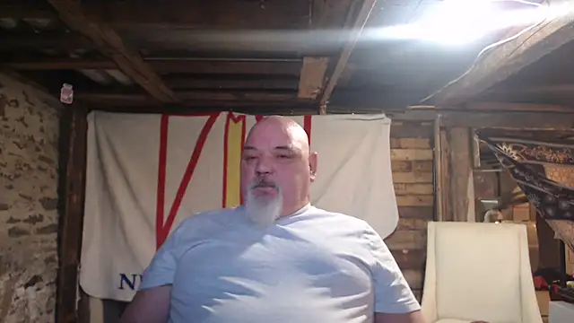 Newfiesausage1972 online show from February 2026 12:34:01 PM