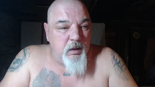 Newfiesausage1972 online show from March 2026 07:25:02 AM