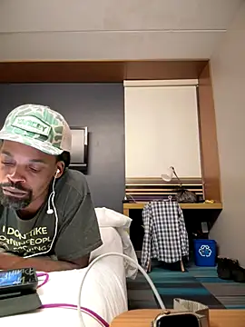 1BeautyN1Beast online show from October 2025 11:33:01 PM