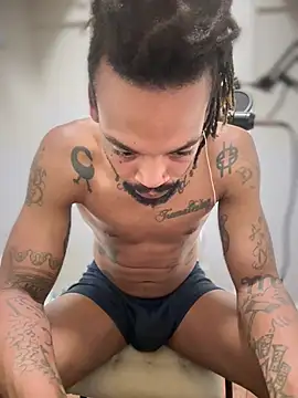 Snapshot of 1BeautyN1Beast chatting on February 2026 06:56:01 AM 1BeautyN1Beast online show from February 2026 06:56:01 AM