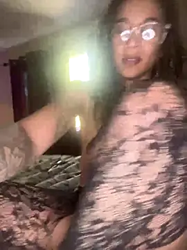 Snapshot of Shuggabutt chatting on December 2024 04:25:01 PM Shuggabutt online show from December 2024 04:25:01 PM